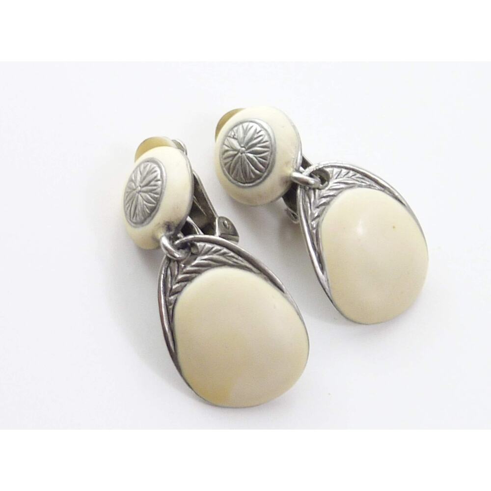 Vintage Silver Tone Cream Off White Enamel Oval Wire Drop Dangle Earrings